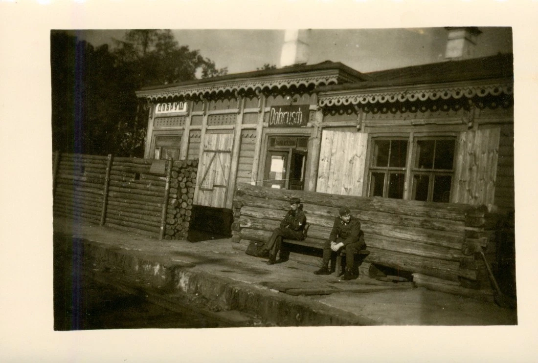 Photo WW2 soldiers Wehrmacht station Dobrush