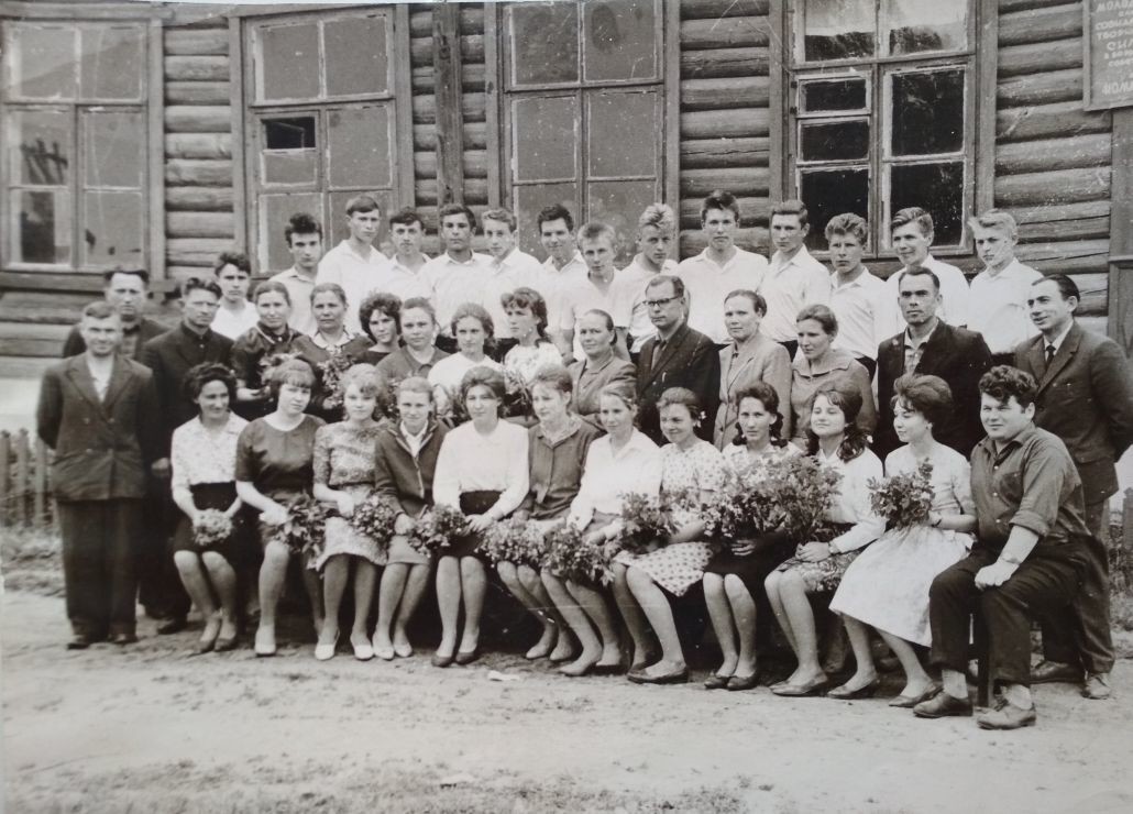 Выпускники Кормянской СШ 1949 г.р., выпуск 1967 года.