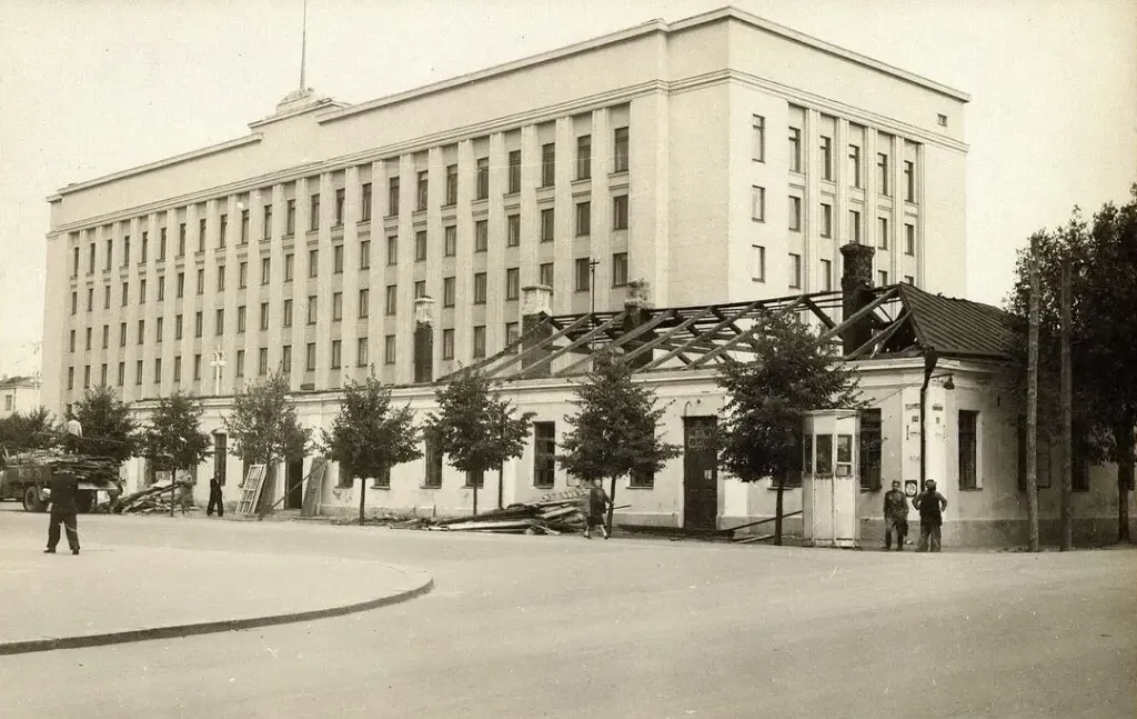 Минск. Разборка здания бывшей губернской почтовой станции (1953 г.)